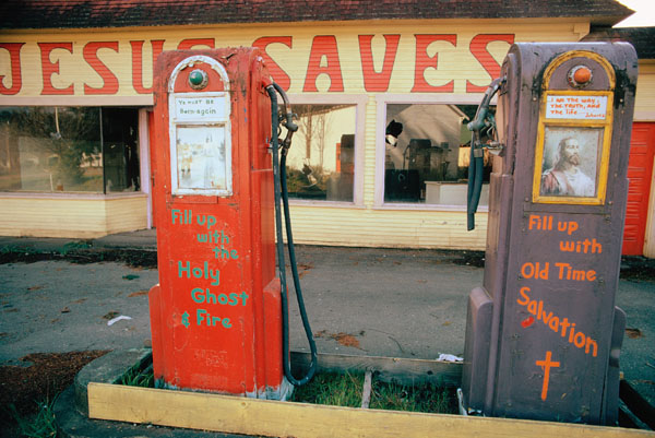 1973 oil crisis gas station with no-gas sign, the supply shock that triggered 1970s stagflation
