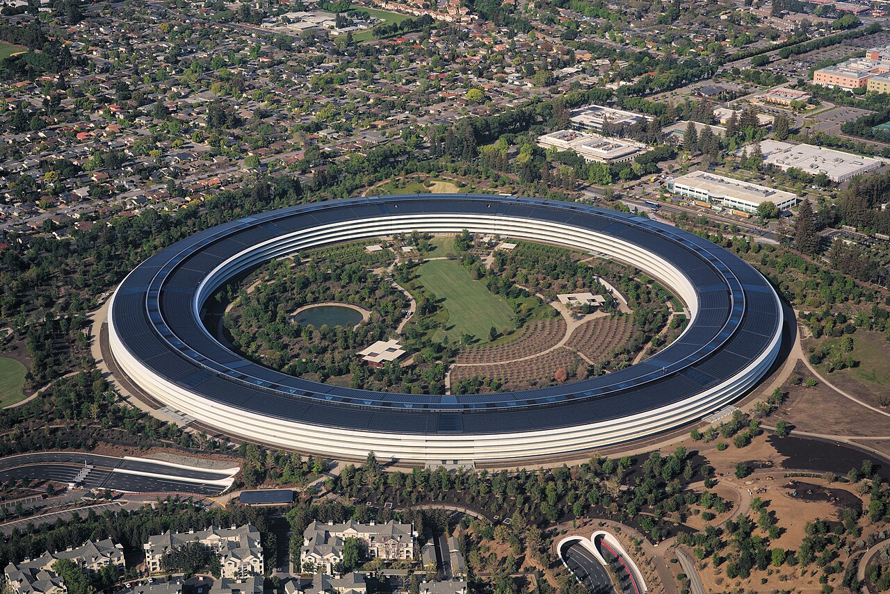 Aerial view of Apple Park headquarters in Cupertino, the net-cash company used in the enterprise value case study