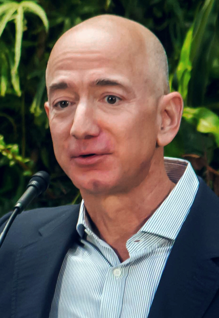 Jeff Bezos, the Amazon founder who prioritized free cash flow over reported earnings